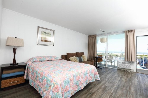 Olympic Island Beach Resort - image 4