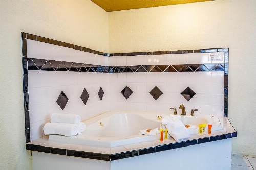 Crusader Oceanfront Resort - image 10