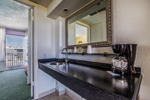 Crusader Oceanfront Resort - image 7