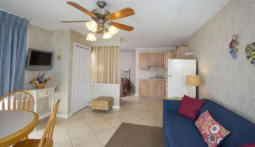 Astronaut Motel - image 10