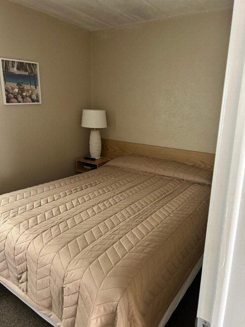Astronaut Motel - image 18