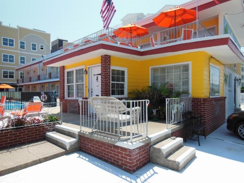 Sea Chest Motel - image 11