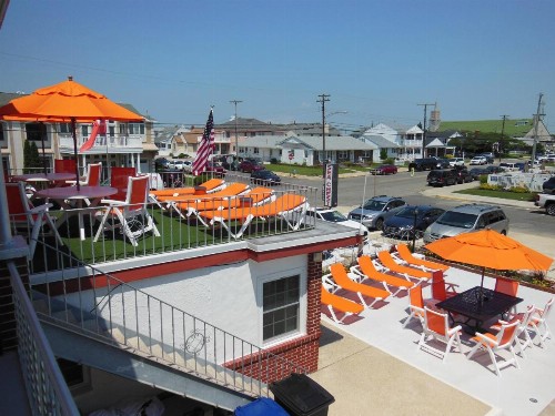 Sea Chest Motel - image 13