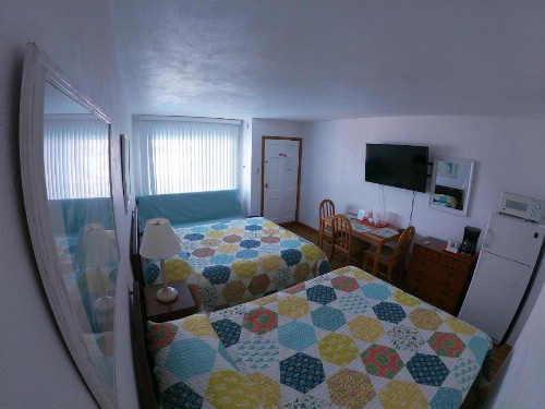 Sea Chest Motel - image 17