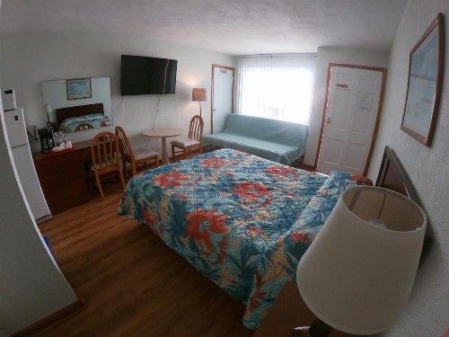 Sea Chest Motel - image 3