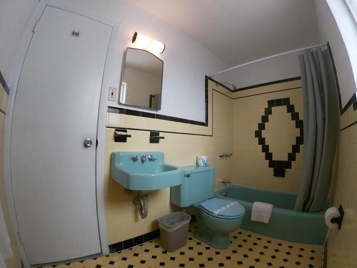 Sea Chest Motel - image 4
