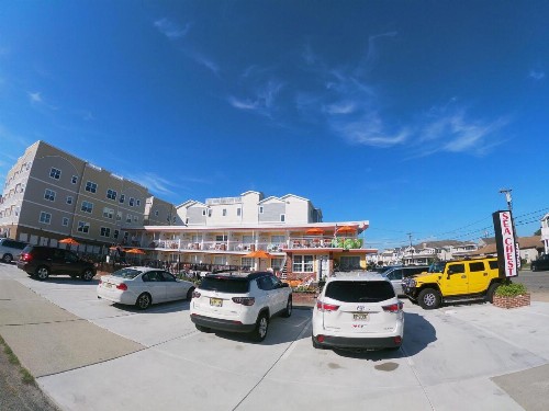 Sea Chest Motel - image 9