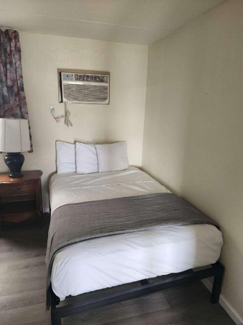 Yankee Clipper Resort Motel - image 3
