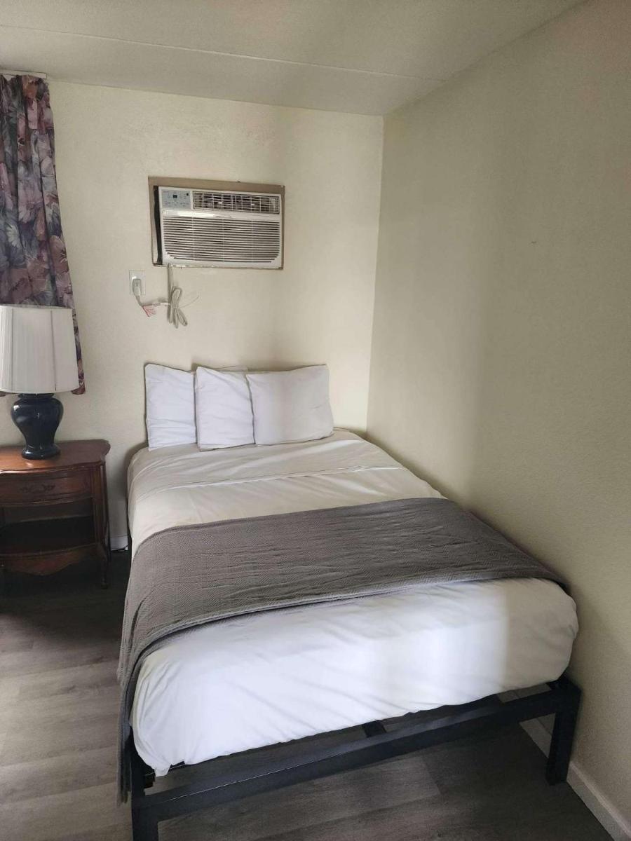 Yankee Clipper Resort Motel - image 3