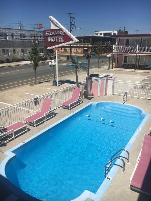Skylark Resort Motel