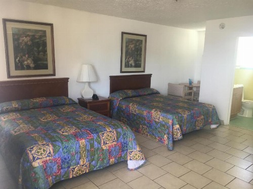 Skylark Resort Motel - image 11