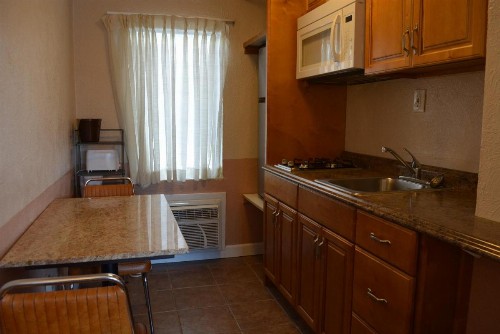 Royal Court Motel - image 11