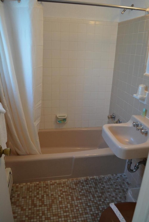 Royal Court Motel - image 27