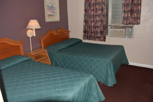 Royal Court Motel - image 3
