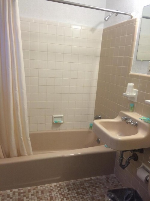 Royal Court Motel - image 30