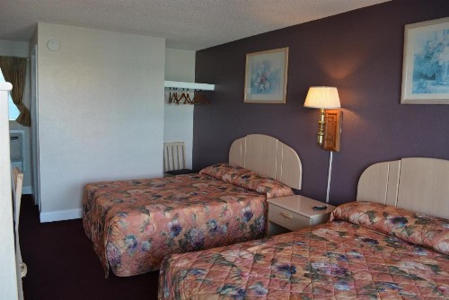 Royal Court Motel - image 35