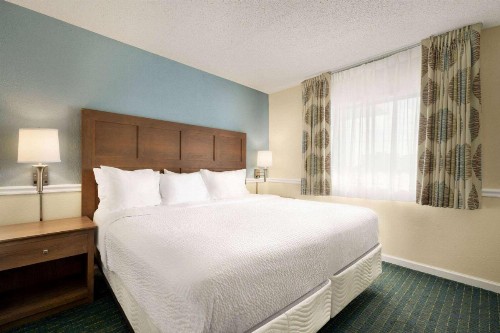 Days Inn & Suites by Wyndham Wildwood - image 15