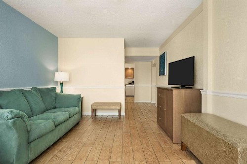 Days Inn & Suites by Wyndham Wildwood - image 20
