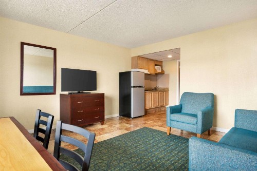 Days Inn & Suites by Wyndham Wildwood - image 24