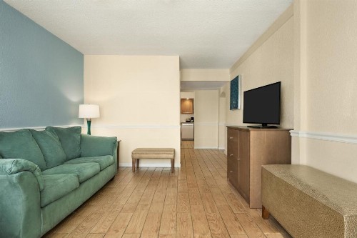 Days Inn & Suites by Wyndham Wildwood - image 25