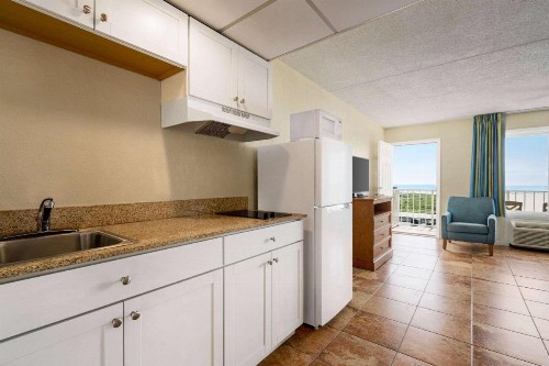 Days Inn & Suites by Wyndham Wildwood - image 27