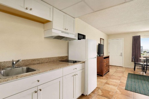 Days Inn & Suites by Wyndham Wildwood - image 28