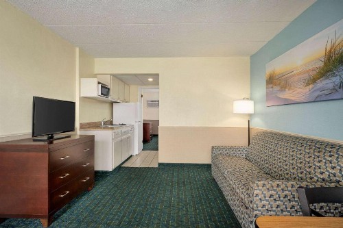 Days Inn & Suites by Wyndham Wildwood - image 33
