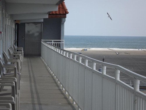 Days Inn & Suites by Wyndham Wildwood - image 38