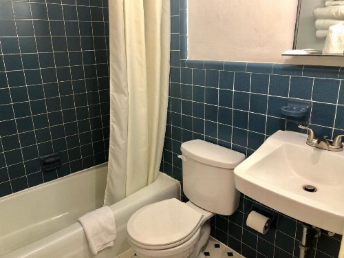 Brittany Motel - image 12