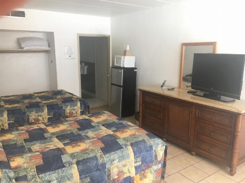 Brittany Motel - image 14