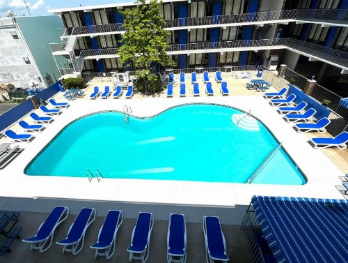 Brittany Motel - image 18