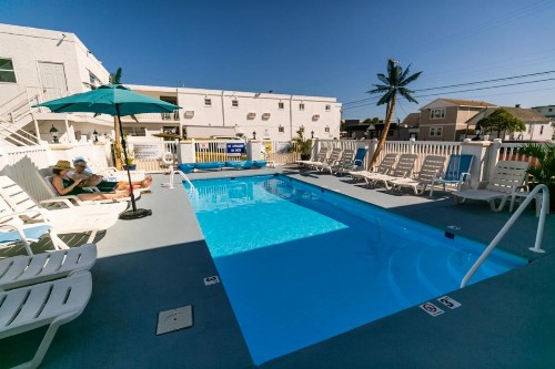 Daytona Inn and Suites - image 12