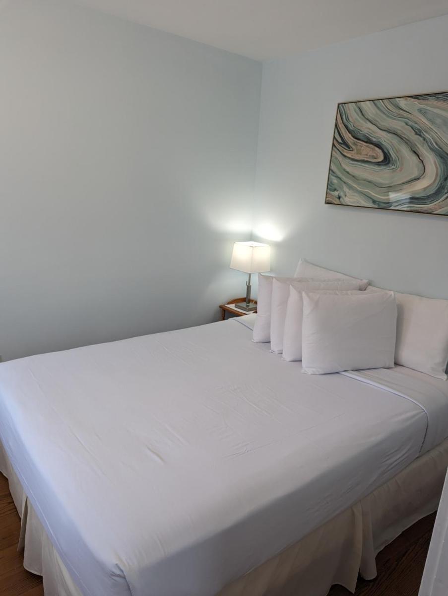 Daytona Inn and Suites - image 3