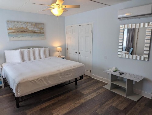 Daytona Inn and Suites - image 7