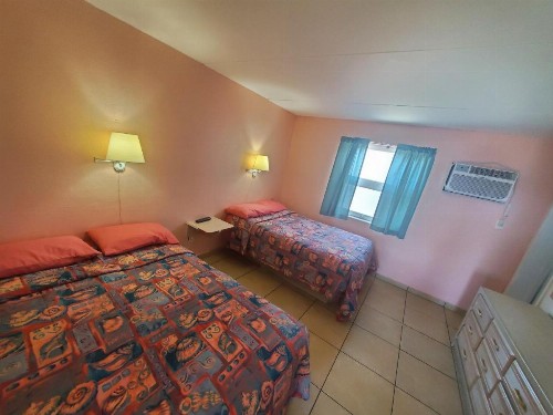 Caprice Motel - Wildwood - image 16
