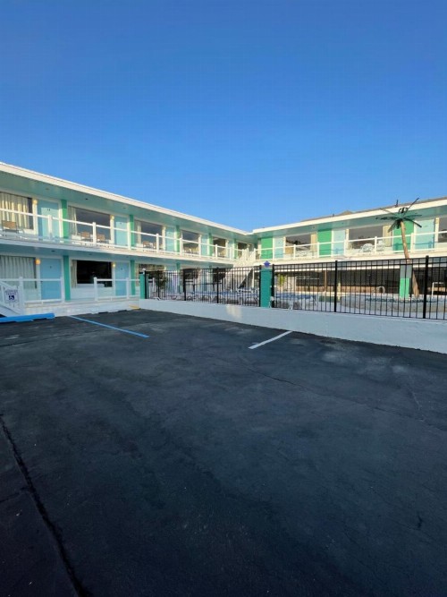 Mango Motel - image 25