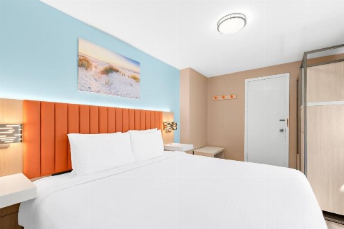 Mango Motel - image 3