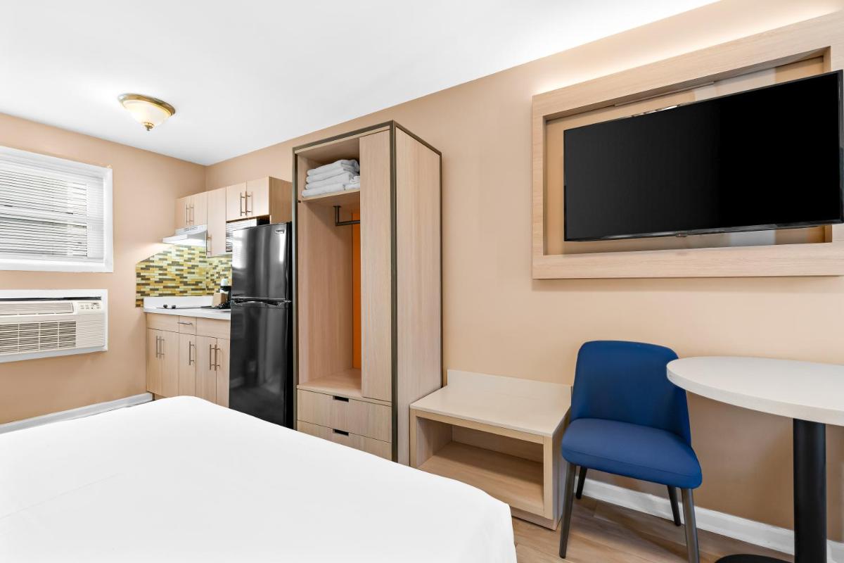 Mango Motel - image 4