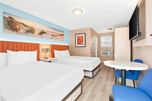 Mango Motel - image 9
