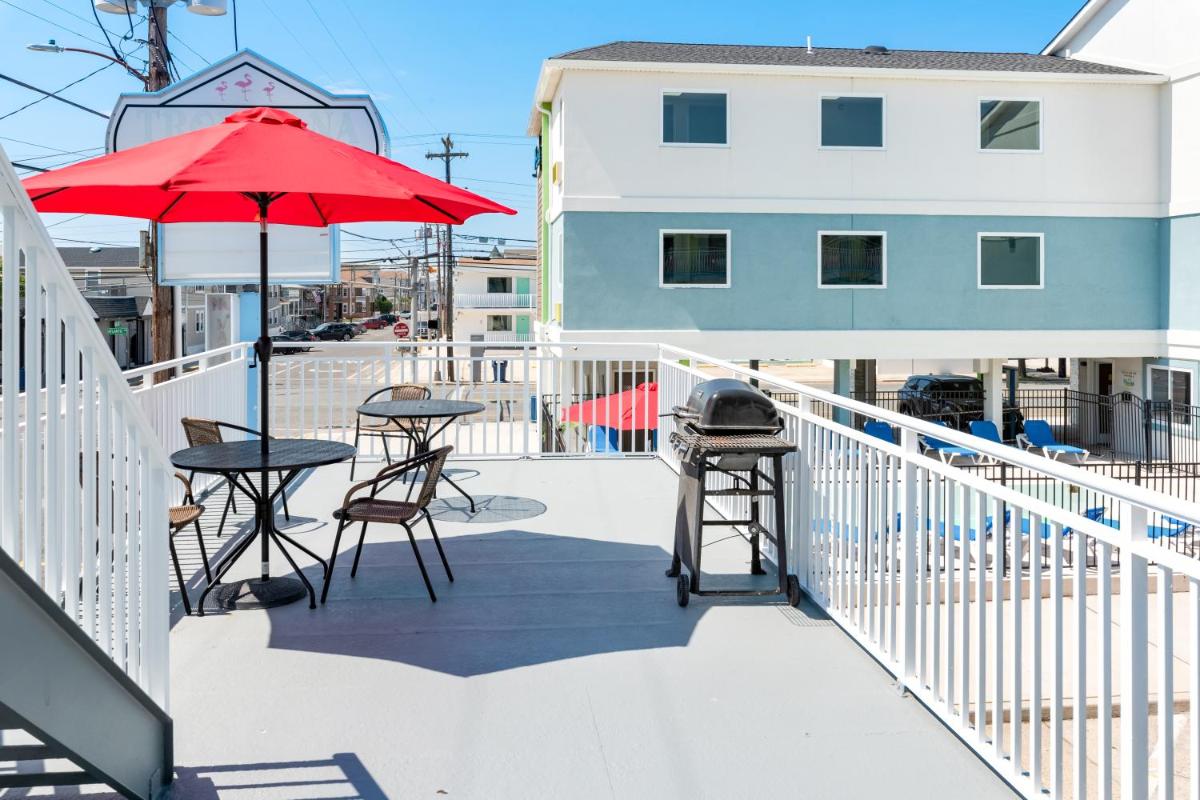 Tropicana Motel - image 2