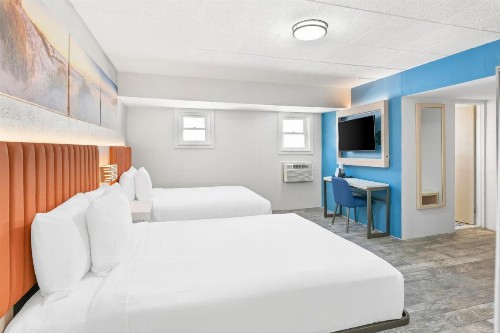 Tropicana Motel - image 3