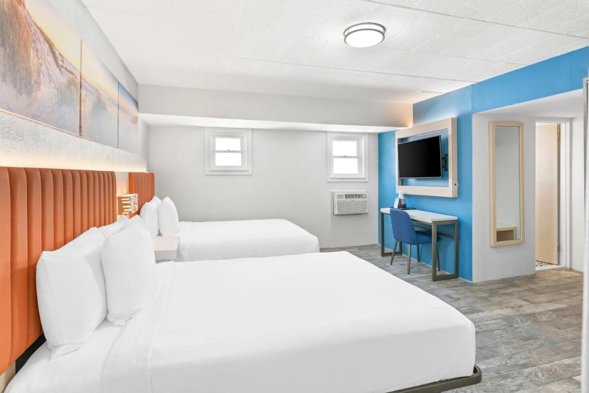 Tropicana Motel - image 3