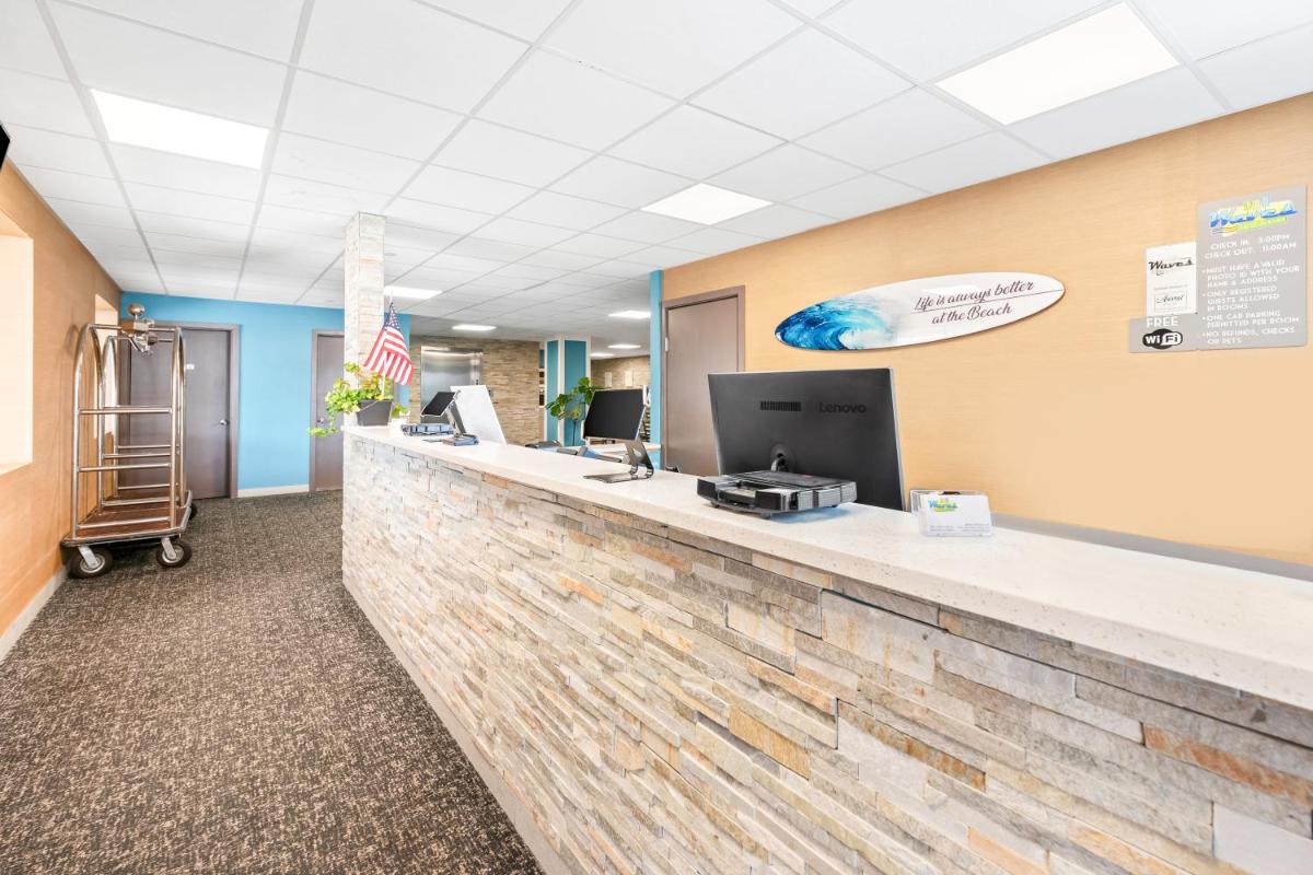 Tropicana Motel - image 4