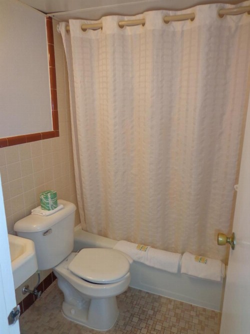 Quarterdeck Motel - image 13