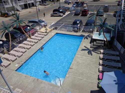 Quarterdeck Motel - image 16