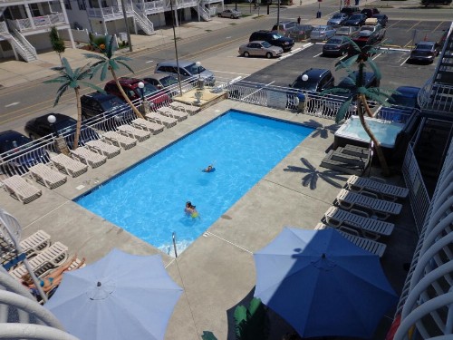 Quarterdeck Motel - image 3