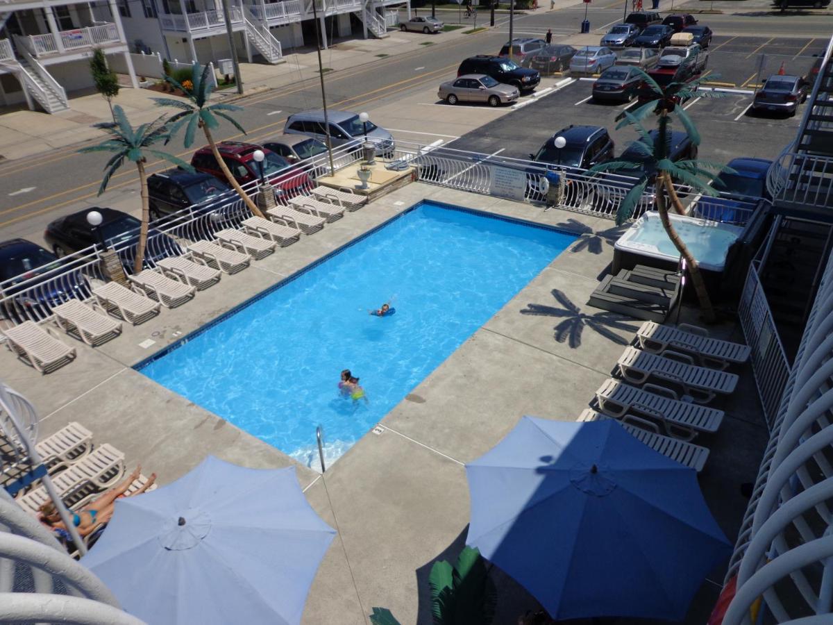 Quarterdeck Motel - image 3