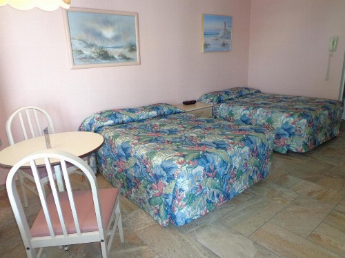 Quarterdeck Motel - image 4