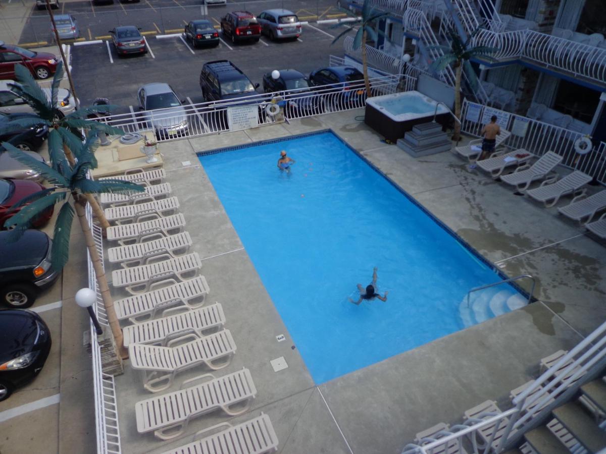 Quarterdeck Motel - image 6