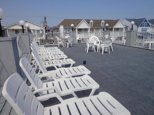 Quarterdeck Motel - image 8
